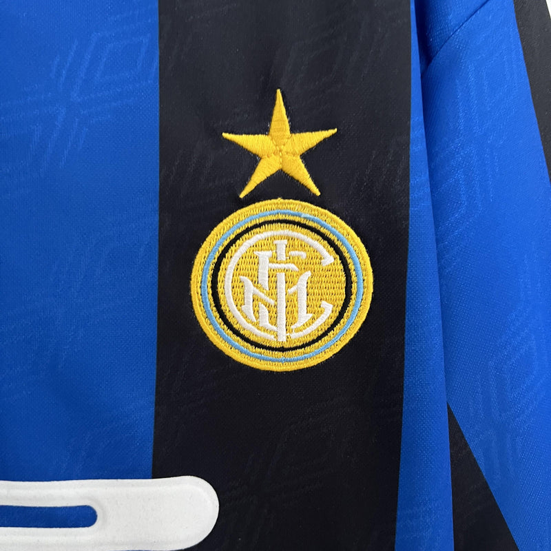 camisa-camiseta-inter-de-milao-milao-umbro-pirelli-versao-versao-torcedor-masculina-95-96-home-casa-i-principal-1-azul-preta-preto-retro-retro-amarelo-amarela_6