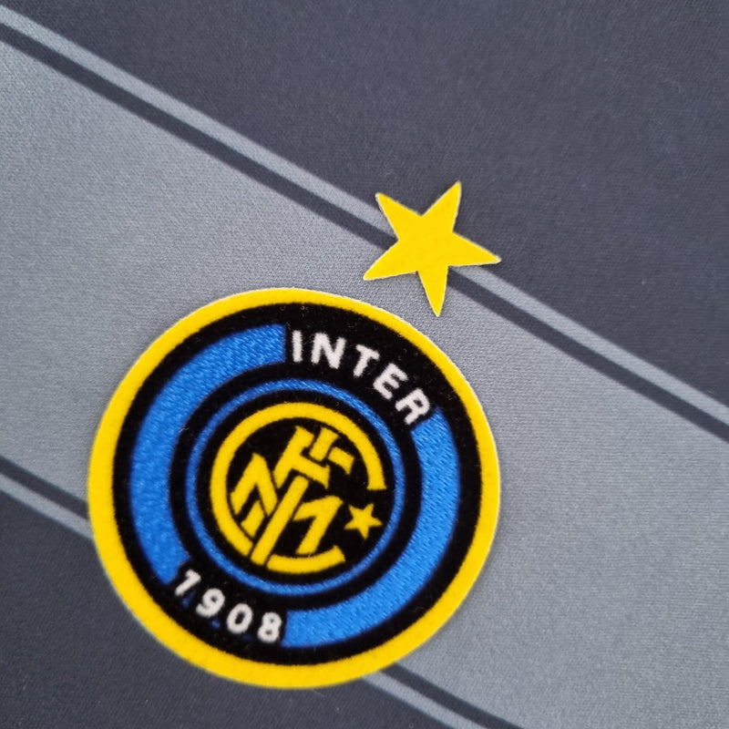 camisa-camiseta-inter-de-milao-nike-pirelli-versao-torcedor-masculina-04-05-third-away-fora-iii-terceira-3-azul-amarela-amarelo-cinza-retro_2