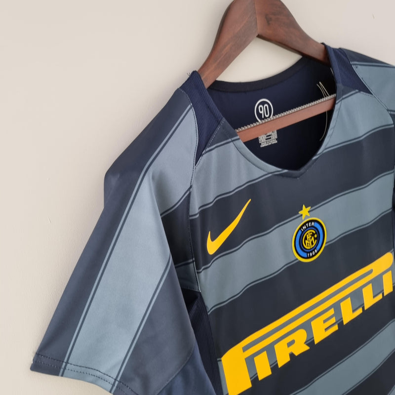 camisa-camiseta-inter-de-milao-nike-pirelli-versao-torcedor-masculina-04-05-third-away-fora-iii-terceira-3-azul-amarela-amarelo-cinza-retro_4