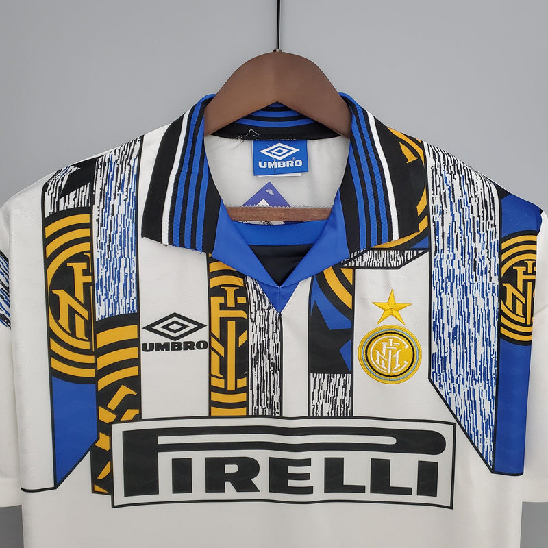 camisa-camiseta-inter-de-milao-umbro-pirelli-versao-torcedor-masculina-96-97-away-fora-ii-secundaria-2-azul-amarela-amarelo-branca-preto-preta-branco-retro_2