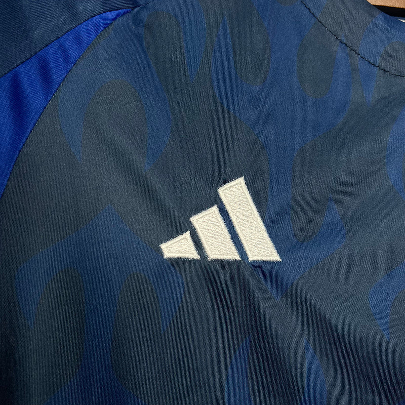 camisa-camiseta-japao-japao-adidas-selecao-selecao-japonesa-versao-versao-torcedor-masculina-24-25-edicao-edicao-especial-naruto-uzumaki-azul-vermelho-vermelha-branco-branca_4