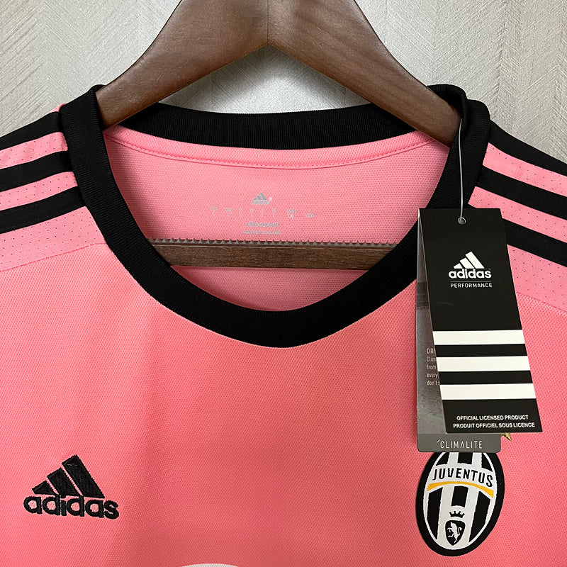 camisa-camiseta-juventus-adidas-jeep-versao-torcedor-masculina-15-16-away-fora-ii-secundaria-2-rosa-preta-preto-branco-branca-retro_10