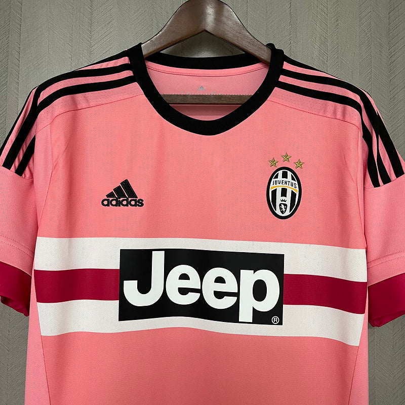 camisa-camiseta-juventus-adidas-jeep-versao-torcedor-masculina-15-16-away-fora-ii-secundaria-2-rosa-preta-preto-branco-branca-retro_11