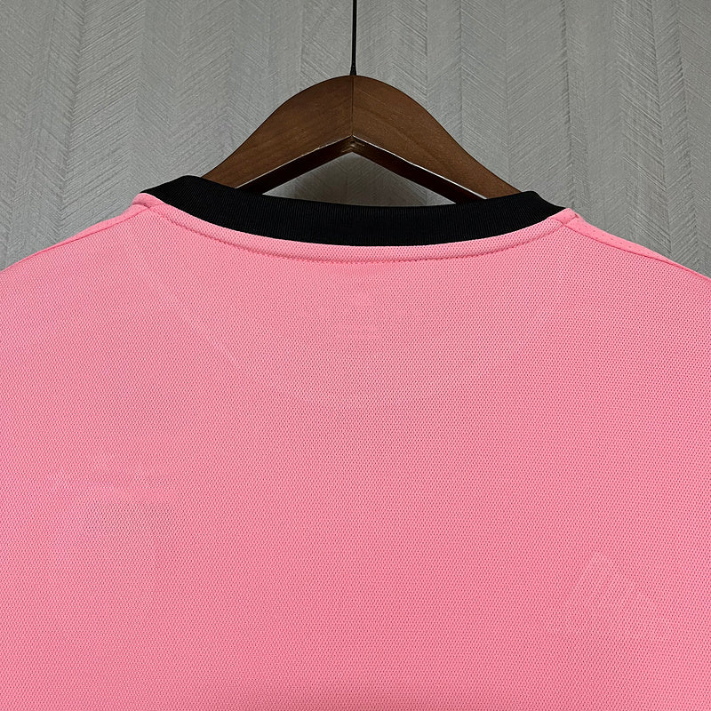 camisa-camiseta-juventus-adidas-jeep-versao-torcedor-masculina-15-16-away-fora-ii-secundaria-2-rosa-preta-preto-branco-branca-retro_3
