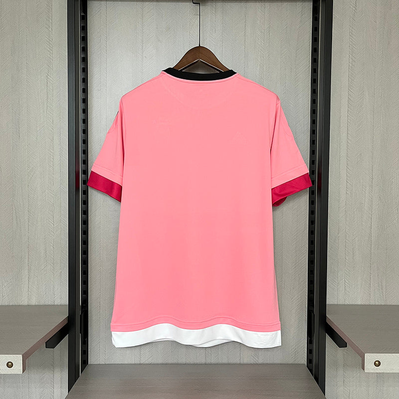 camisa-camiseta-juventus-adidas-jeep-versao-torcedor-masculina-15-16-away-fora-ii-secundaria-2-rosa-preta-preto-branco-branca-retro_9