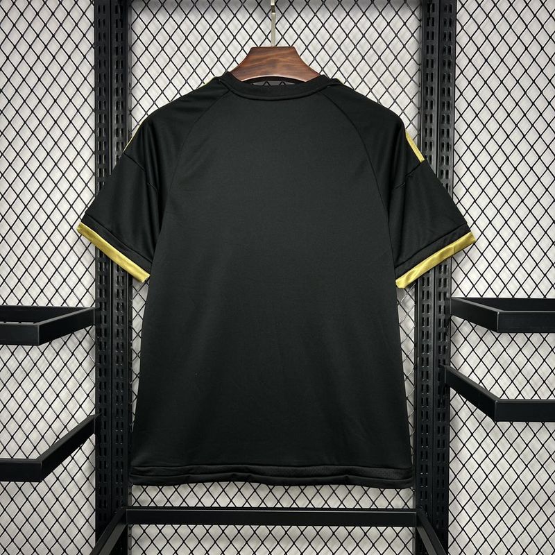camisa-camiseta-juventus-adidas-jeep-versao-torcedor-masculina-15-16-third-away-fora-iii-terceira-3-preta-preto-dourada-dourado-retro_7