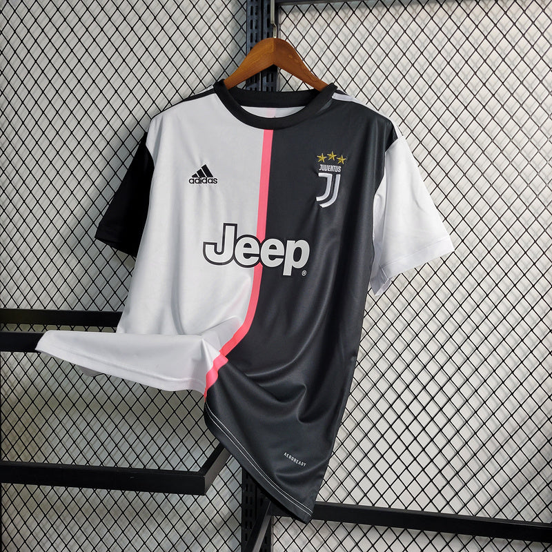 camisa-camiseta-juventus-adidas-jeep-versao-torcedor-masculina-19-20-home-casa-i-principal-1-preta-preto-branca-branco-retro-rosa-cr7-cristiano-ronaldo_3