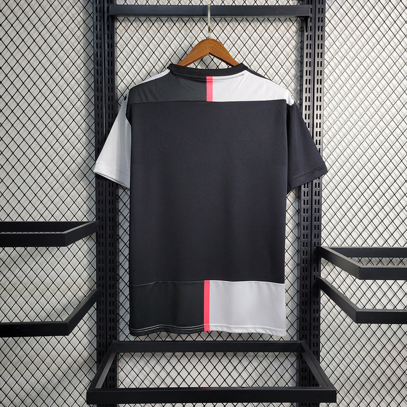 camisa-camiseta-juventus-adidas-jeep-versao-torcedor-masculina-19-20-home-casa-i-principal-1-preta-preto-branca-branco-retro-rosa-cr7-cristiano-ronaldo_6