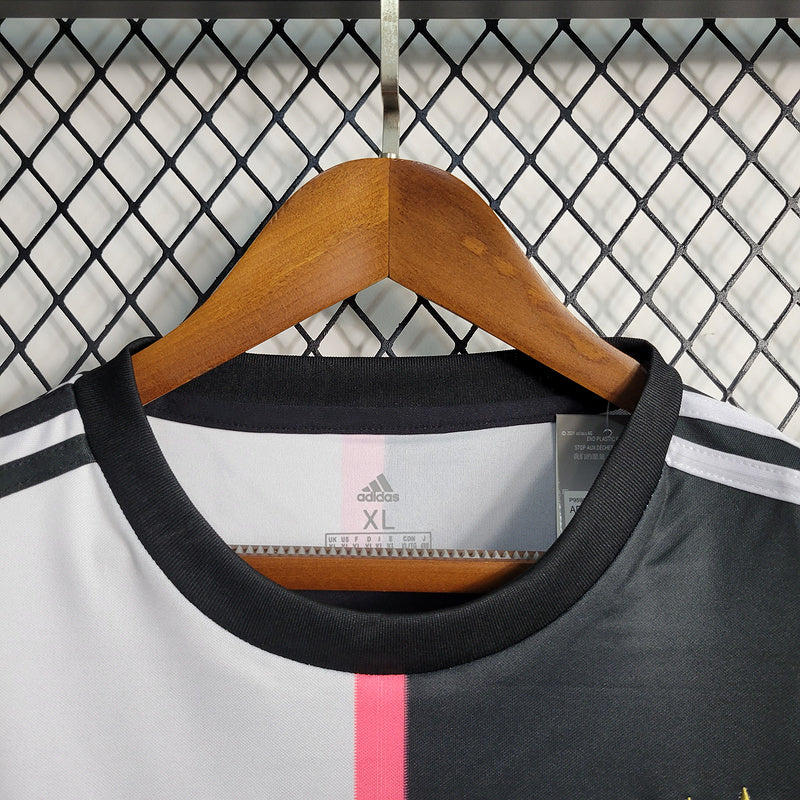 camisa-camiseta-juventus-adidas-jeep-versao-torcedor-masculina-19-20-home-casa-i-principal-1-preta-preto-branca-branco-retro-rosa-cr7-cristiano-ronaldo_9