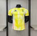 camisa-camiseta-juventus-adidas-versao-jogador-masculina-24-25-away-fora-ii-secundaria-2-amarela-amarelo-rosa-branca-branco_1