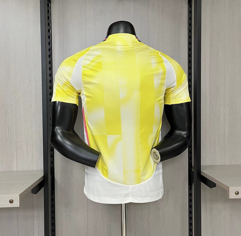camisa-camiseta-juventus-adidas-versao-jogador-masculina-24-25-away-fora-ii-secundaria-2-amarela-amarelo-rosa-branca-branco_2