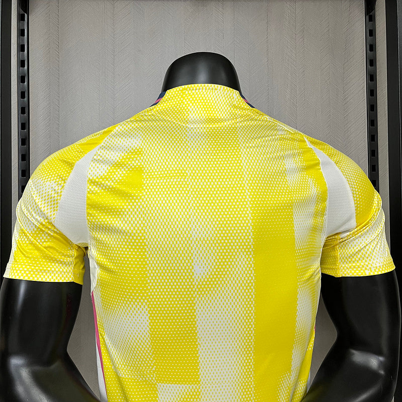 camisa-camiseta-juventus-adidas-versao-jogador-masculina-24-25-away-fora-ii-secundaria-2-amarela-amarelo-rosa-branca-branco_3