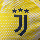 camisa-camiseta-juventus-adidas-versao-jogador-masculina-24-25-away-fora-ii-secundaria-2-amarela-amarelo-rosa-branca-branco_4
