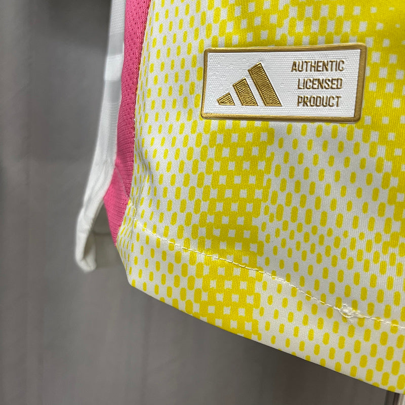 camisa-camiseta-juventus-adidas-versao-jogador-masculina-24-25-away-fora-ii-secundaria-2-amarela-amarelo-rosa-branca-branco_5