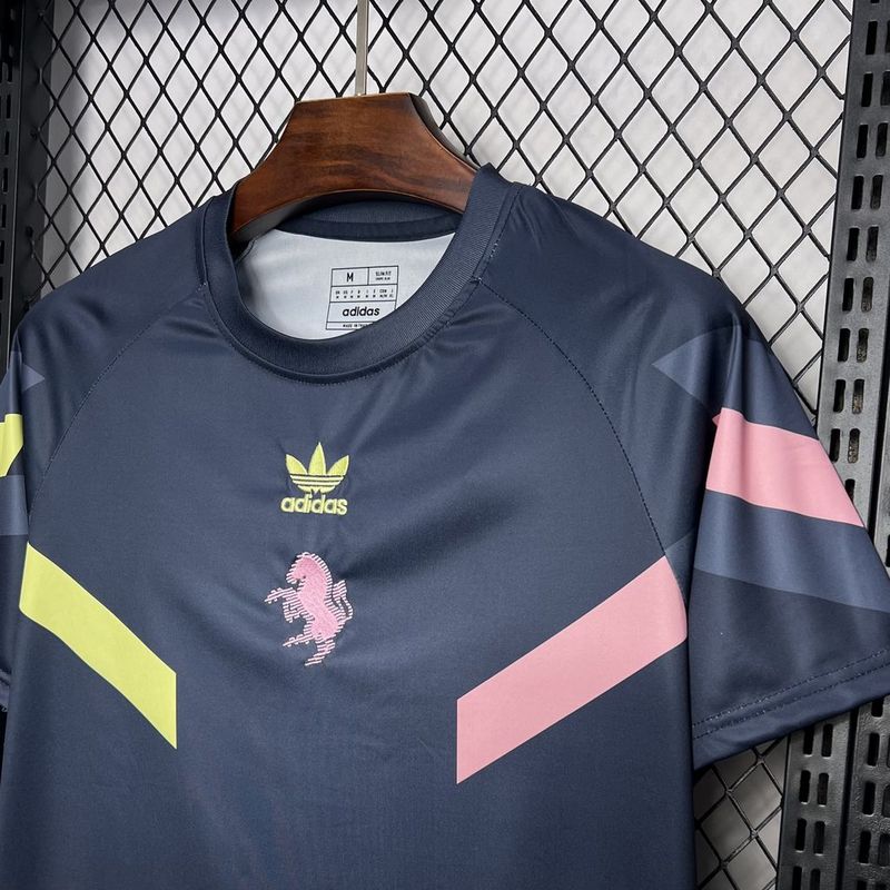 camisa-camiseta-juventus-adidas-versao-torcedor-masculina-24-25-pre-jogo-treino-azul-amarela-amarelo-rosa_3