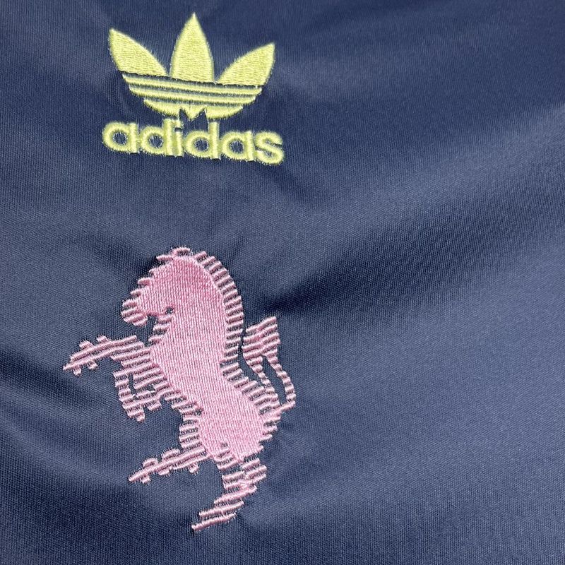 camisa-camiseta-juventus-adidas-versao-torcedor-masculina-24-25-pre-jogo-treino-azul-amarela-amarelo-rosa_4