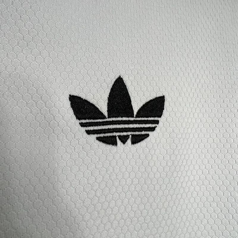 camisa-camiseta-juventus-adidas-versao-torcedor-masculina-24-25-pre-jogo-treino-branca-branco-preta-preto-cinza_2