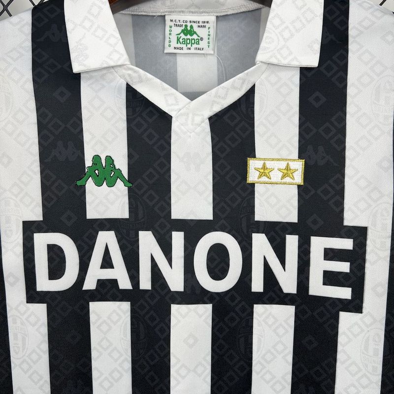 camisa-camiseta-juventus-kappa-danone-versao-torcedor-masculina-92-94-home-casa-i-principal-1-preta-preto-branca-branco-retro_1