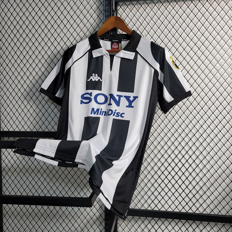 camisa-camiseta-juventus-kappa-sony-minidisc-versao-torcedor-masculina-97-98-home-casa-i-principal-1-preta-preto-branca-branco-retro_3