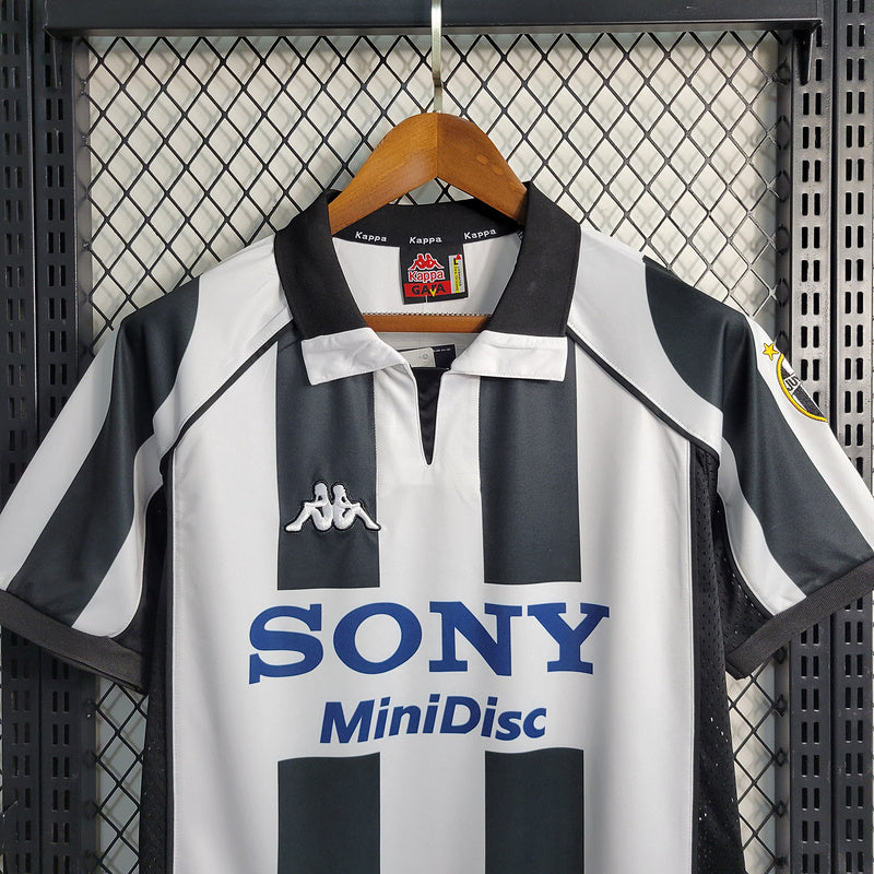 camisa-camiseta-juventus-kappa-sony-minidisc-versao-torcedor-masculina-97-98-home-casa-i-principal-1-preta-preto-branca-branco-retro_5