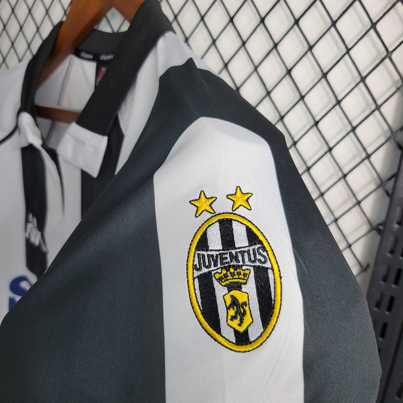 camisa-camiseta-juventus-kappa-sony-minidisc-versao-torcedor-masculina-97-98-home-casa-i-principal-1-preta-preto-branca-branco-retro_8