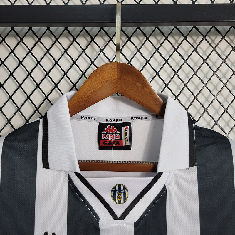 camisa-camiseta-juventus-kappa-sony-versao-torcedor-masculina-95-97-home-casa-i-principal-1-preta-preto-branca-branco-retro_5