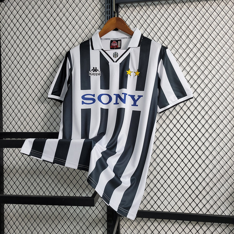 camisa-camiseta-juventus-kappa-sony-versao-torcedor-masculina-95-97-home-casa-i-principal-1-preta-preto-branca-branco-retro_7