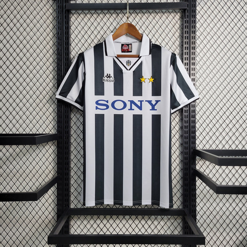 camisa-camiseta-juventus-kappa-sony-versao-torcedor-masculina-95-97-home-casa-i-principal-1-preta-preto-branca-branco-retro_9