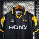 camisa-camiseta-juventus-kappa-sony-versao-torcedor-masculina-95-97-third-away-fora-iii-terceira-3-preta-preto-amarela-amarelo-retro_8
