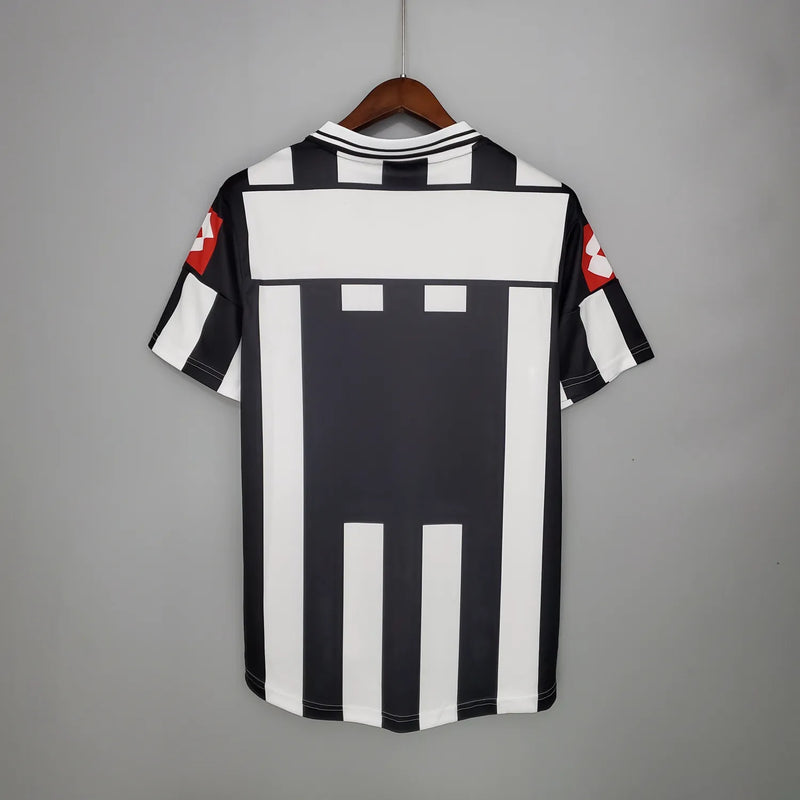 camisa-camiseta-juventus-lotto-fastweb-versao-torcedor-masculina-01-02-home-casa-i-principal-1-preta-preto-branca-branco-retro_2
