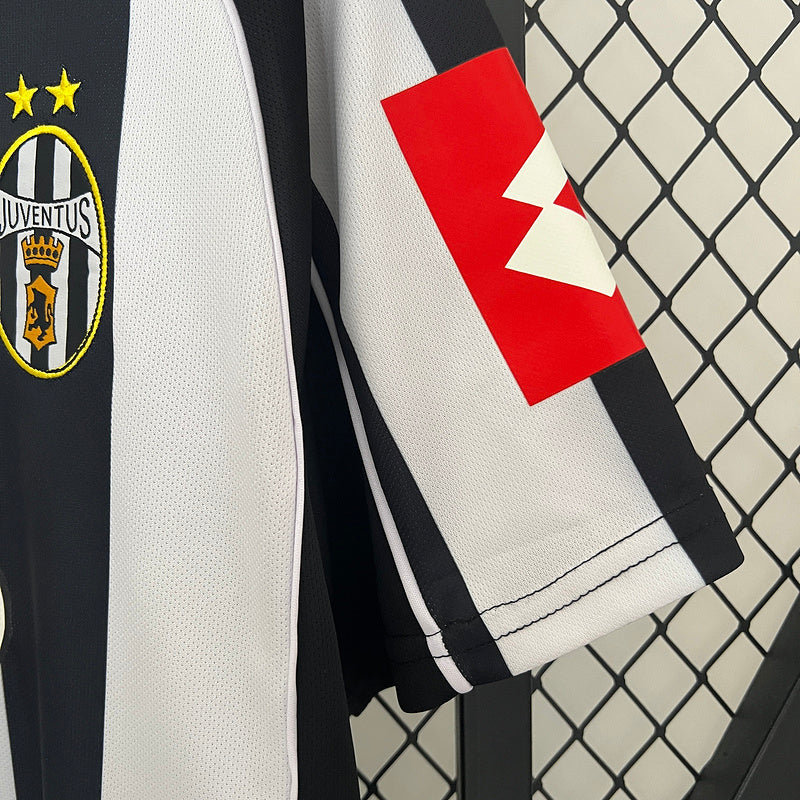 camisa-camiseta-juventus-lotto-tamoil-versao-torcedor-masculina-02-03-home-casa-i-principal-1-preta-preto-branca-branco-retro_4