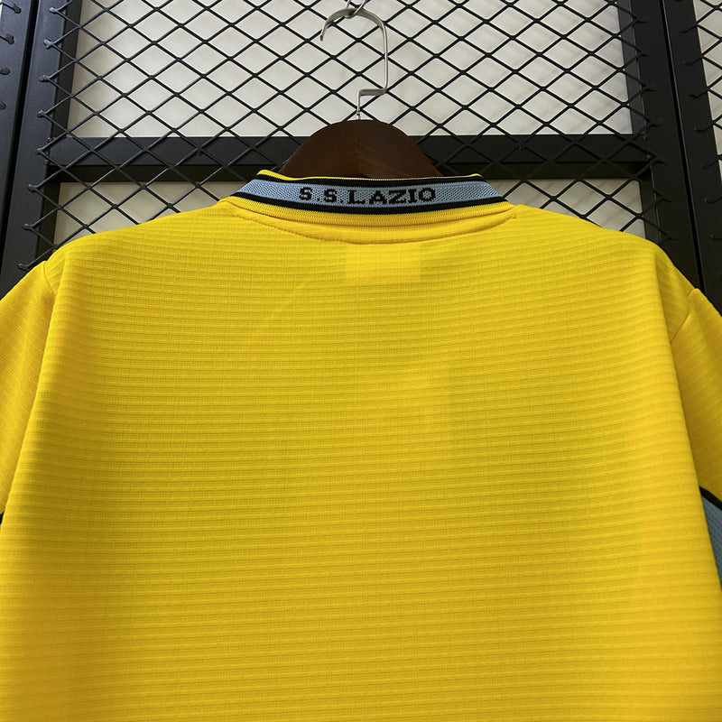 camisa-camiseta-lazio-puma-cirio-versao-versao-torcedor-masculina-98-99-away-fora-ii-2-secundaria-azul-branca-branco-amarela-amarelo-retro-retro_7