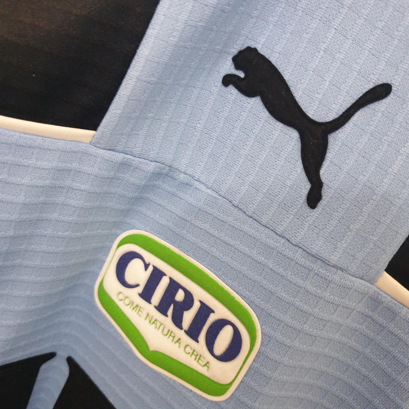 camisa-camiseta-lazio-puma-cirio-versao-versao-torcedor-masculina-99-00-home-casa-i-1-principal-azul-branca-branco-preta-preto-retro-retro_4