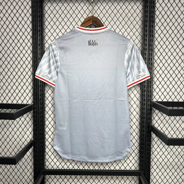 camisa-camiseta-liverpool-adidas-carlsberg-versao-torcedor-masculina-24-25-edicao-especial-the-beatles-branca-branco-vermelha-vermelho_2