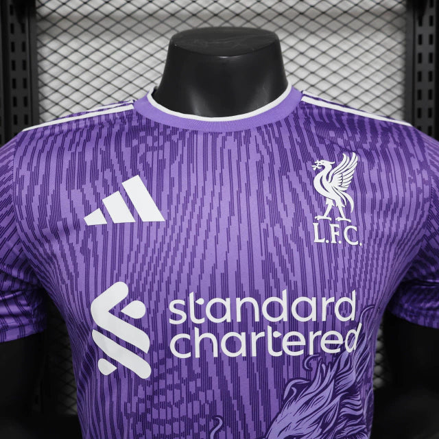 camisa-camiseta-liverpool-adidas-standard-chartered-versao-jogador-masculina-25-26-edicao-especial-preta-preto-branca-branco-vermelha-vermelho-roxa-roxo_5