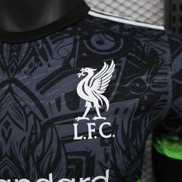 camisa-camiseta-liverpool-adidas-standard-chartered-versao-jogador-masculina-25-26-edicao-especial-preta-preto-branca-branco-vermelha-vermelho-verde_4