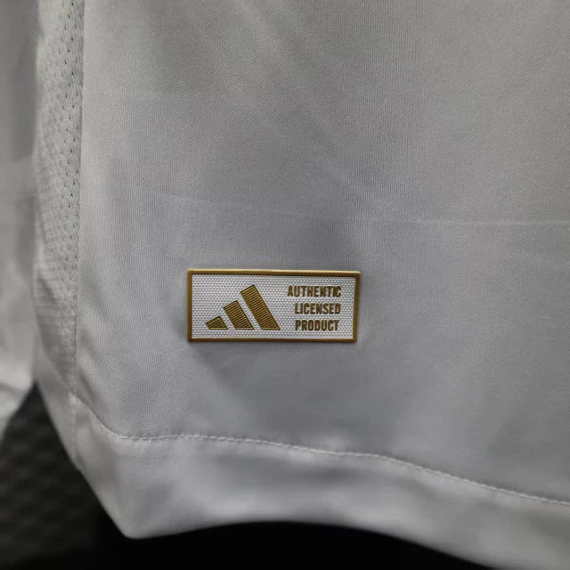 camisa-camiseta-liverpool-adidas-standard-chartered-versao-jogador-masculina-25-26-edicao-especial-preta-preto-branca-branco-vermelha-vermelho_3