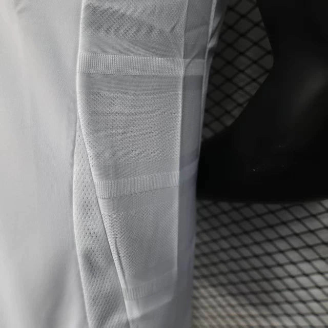 camisa-camiseta-liverpool-adidas-standard-chartered-versao-jogador-masculina-25-26-edicao-especial-preta-preto-branca-branco-vermelha-vermelho_4