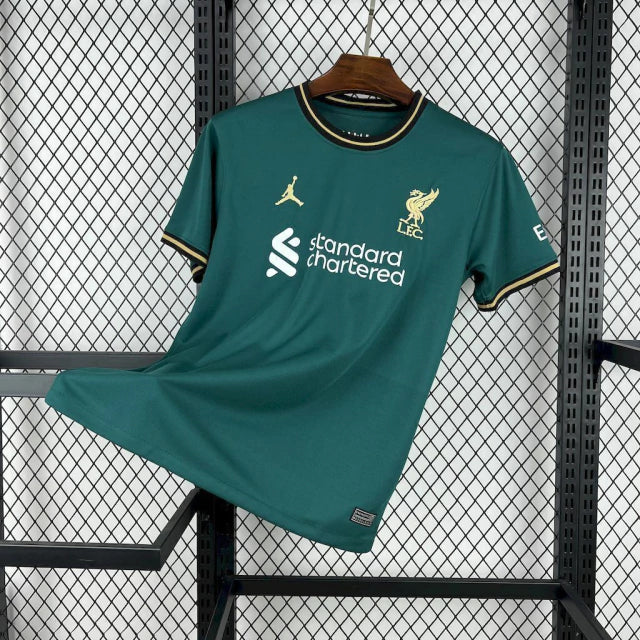 camisa-camiseta-liverpool-adidas-standard-chartered-versao-torcedor-masculina-25-26-edicao-especial-jordan-preta-preto-branca-branco-dourada-dourado-verde_1