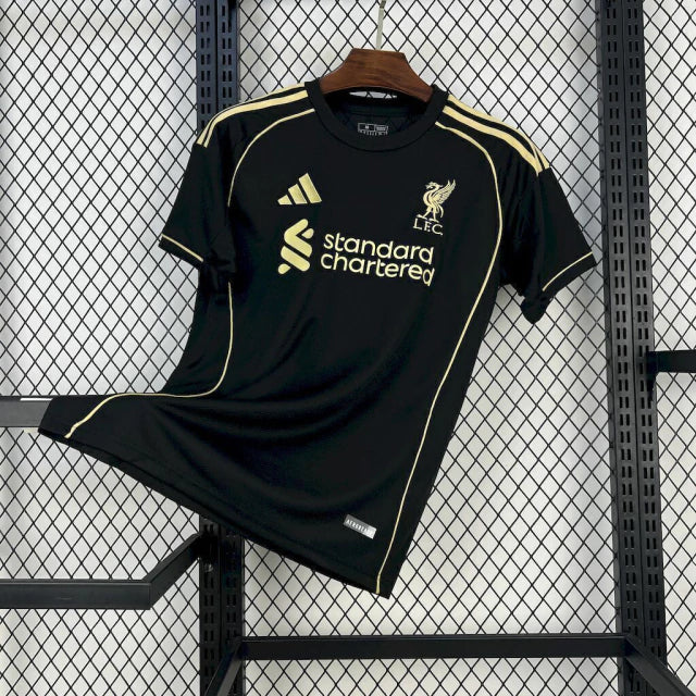 camisa-camiseta-liverpool-adidas-standard-chartered-versao-torcedor-masculina-25-26-edicao-especial-preta-preto-branca-branco-dourada-dourado_1