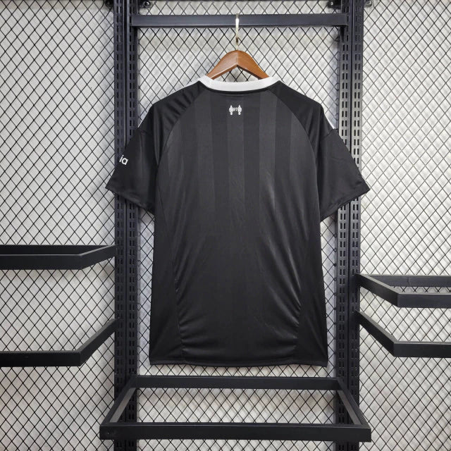 camisa-camiseta-liverpool-adidas-standard-chartered-versao-torcedor-masculina-25-26-goleiro-preta-preto-branca-branco_2