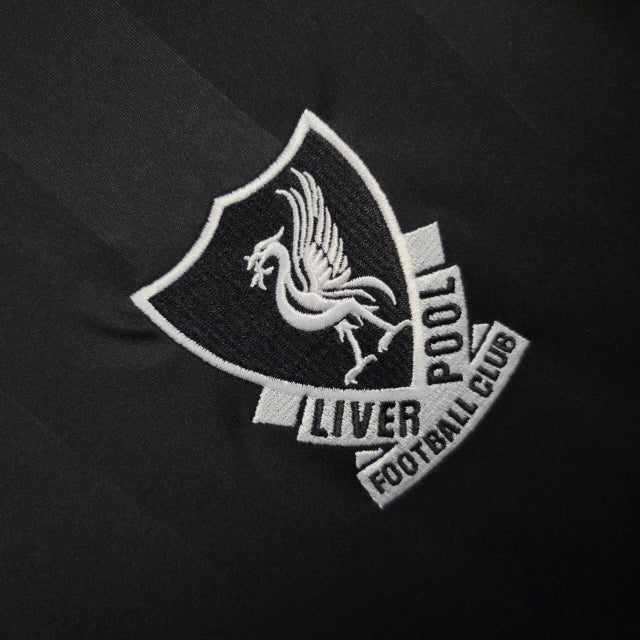 camisa-camiseta-liverpool-adidas-standard-chartered-versao-torcedor-masculina-25-26-goleiro-preta-preto-branca-branco_4