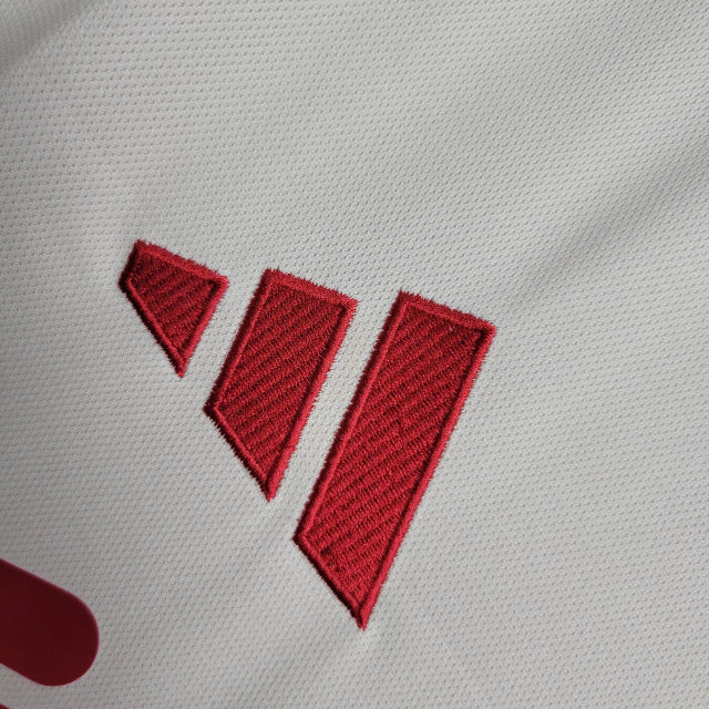camisa-camiseta-liverpool-adidas-standard-chartered-versao-torcedor-masculina-25-26-secundaria-away-fora-ii-2-branca-branco-vermelha-vermelho-bege-salah_4