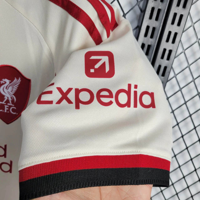 camisa-camiseta-liverpool-adidas-standard-chartered-versao-torcedor-masculina-25-26-secundaria-away-fora-ii-2-branca-branco-vermelha-vermelho-bege-salah_7