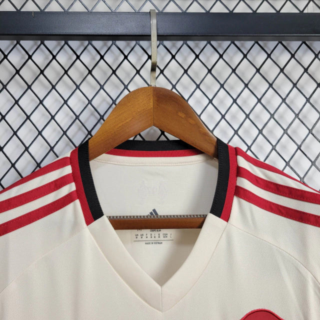 camisa-camiseta-liverpool-adidas-standard-chartered-versao-torcedor-masculina-25-26-secundaria-away-fora-ii-2-branca-branco-vermelha-vermelho-bege-salah_8