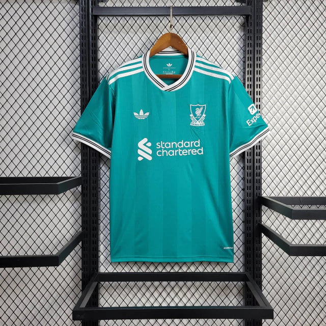 camisa-camiseta-liverpool-adidas-standard-chartered-versao-torcedor-masculina-25-26-terceira-third-away-fora-iii-3-branca-branco-vermelha-vermelho-salah-azul_1