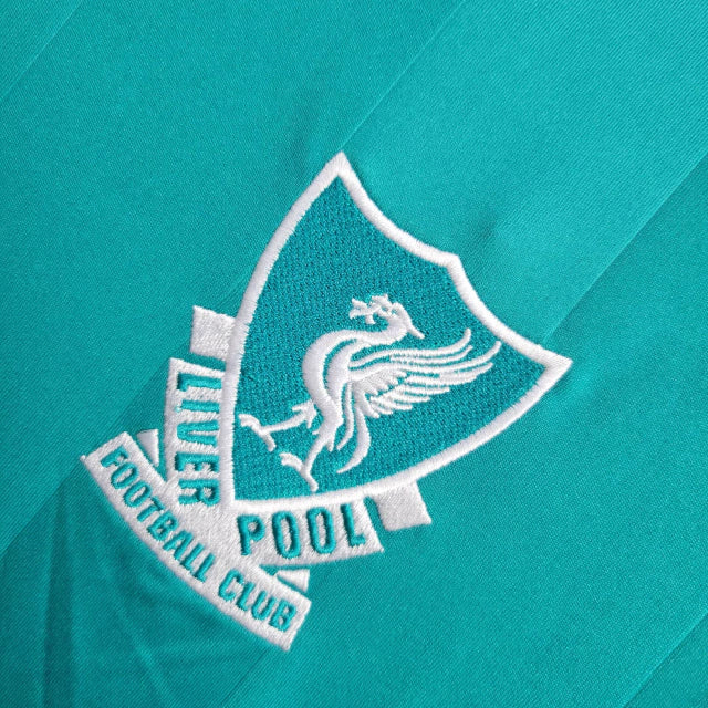 camisa-camiseta-liverpool-adidas-standard-chartered-versao-torcedor-masculina-25-26-terceira-third-away-fora-iii-3-branca-branco-vermelha-vermelho-salah-azul_5