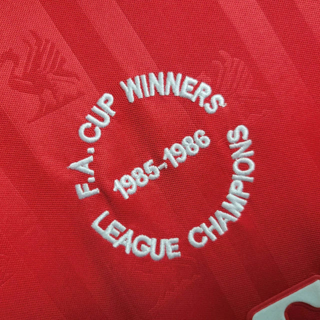 camisa-camiseta-liverpool-crown-paints-versao-torcedor-masculina-85-86-home-casa-i-principal-1-vermelho-vermelha-branca-branco-amarelo-amarela-retro_3