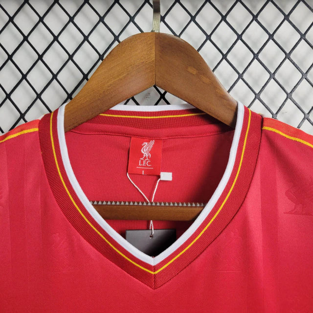 camisa-camiseta-liverpool-crown-paints-versao-torcedor-masculina-85-86-home-casa-i-principal-1-vermelho-vermelha-branca-branco-amarelo-amarela-retro_5