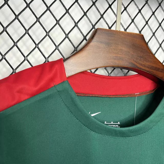 camisa-camiseta-liverpool-nike-axa-versao-torcedor-masculina-24-25-treino-preta-preto-branca-branco-vermelha-vermelho-verde_5